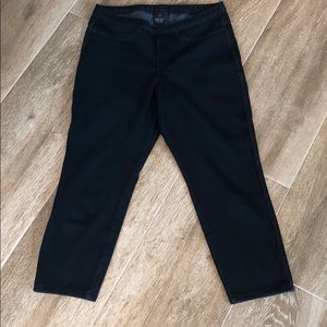 LIKE NEW DARK-WASH JEAN-LIKE HUE CAPRI LEGGINGS